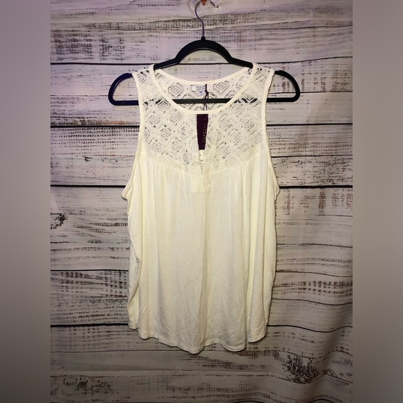 Chic Cream Lace Women's Blouse - Picture 3 of 8